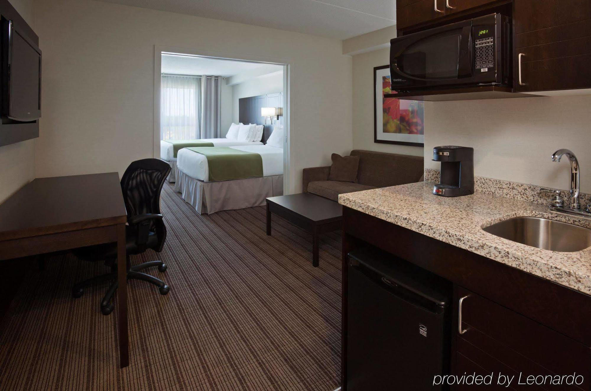 Holiday Inn Express & Suites New Liskeard Exteriör bild